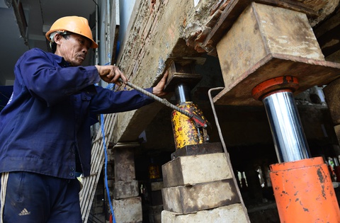 Theo báo chí từ trang Zingnews nói về Thần Đèn Nguyễn Văn Cư